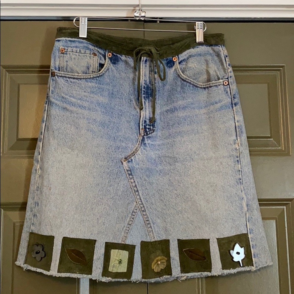 Vintage Denim Levi’s Skirt. Size 8